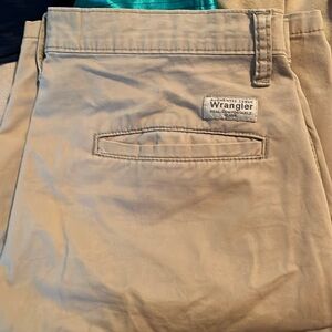 Wrangler khaki shorts 30 regular